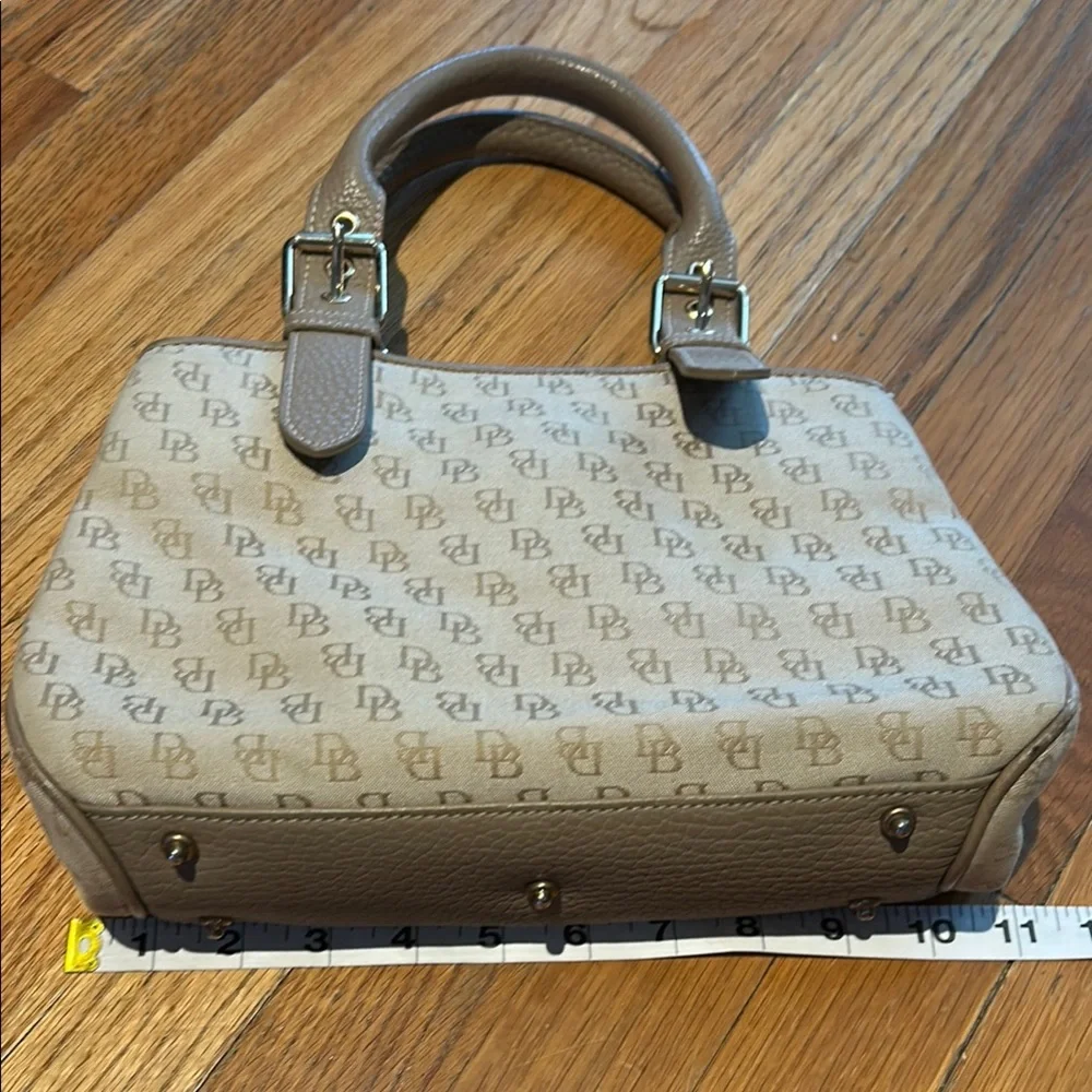 N/A elegant beige